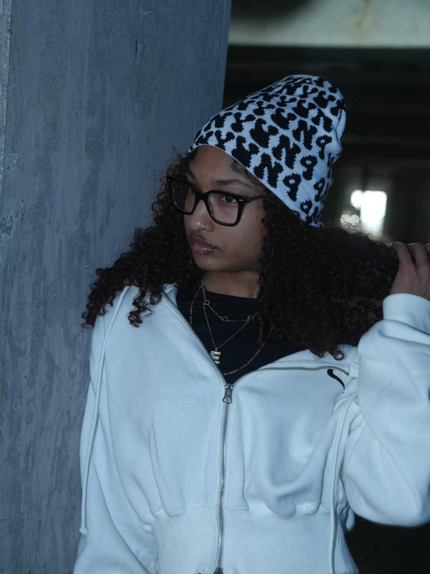 4MUNYUN White/Black Skully